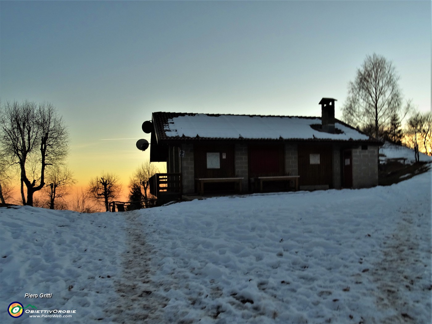 54 Rif. 'I lupi' nella luce e nei colori del tramonto.JPG